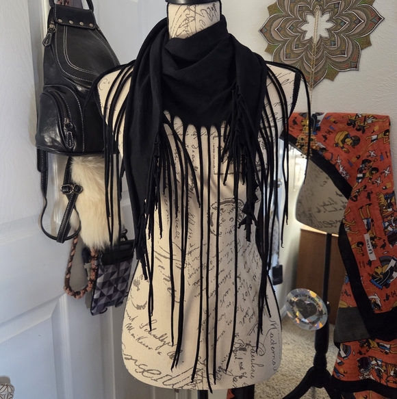 Black Fringe Wrap - Picture 4 of 8
